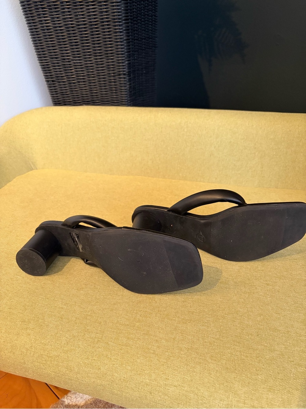 a new day Black Padded Loop Thong Block Heel Sandals - Picture 4 of 5